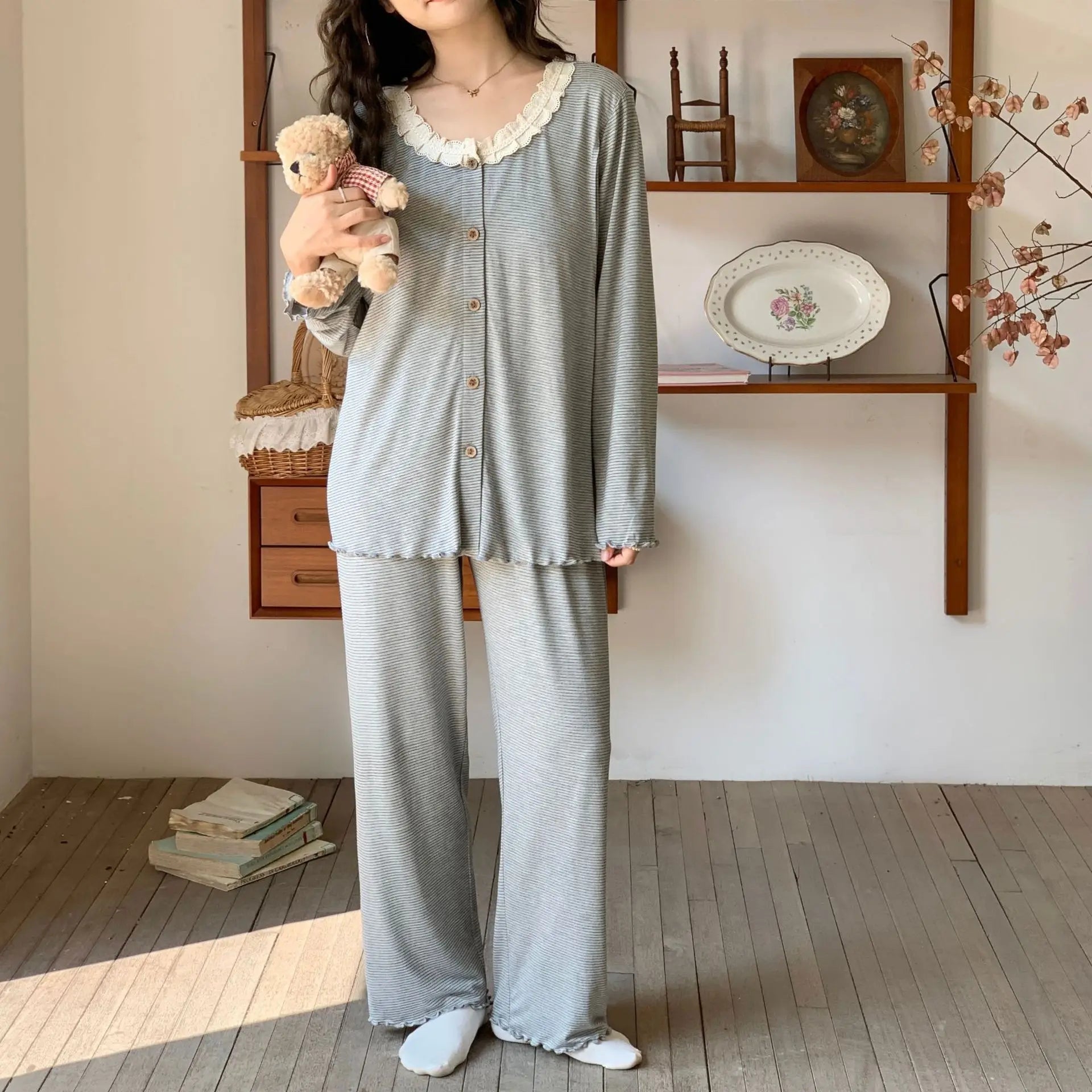 Maternity Sleep Suit O-Neck Lace Pijamas for Pregnant Women Loose Sleepwear for Winter Autumn Comfortable Maternity Nightgown